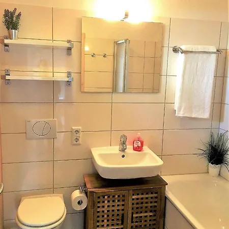 Hygge-skandinavisch-mit-kamin-und-sauna *